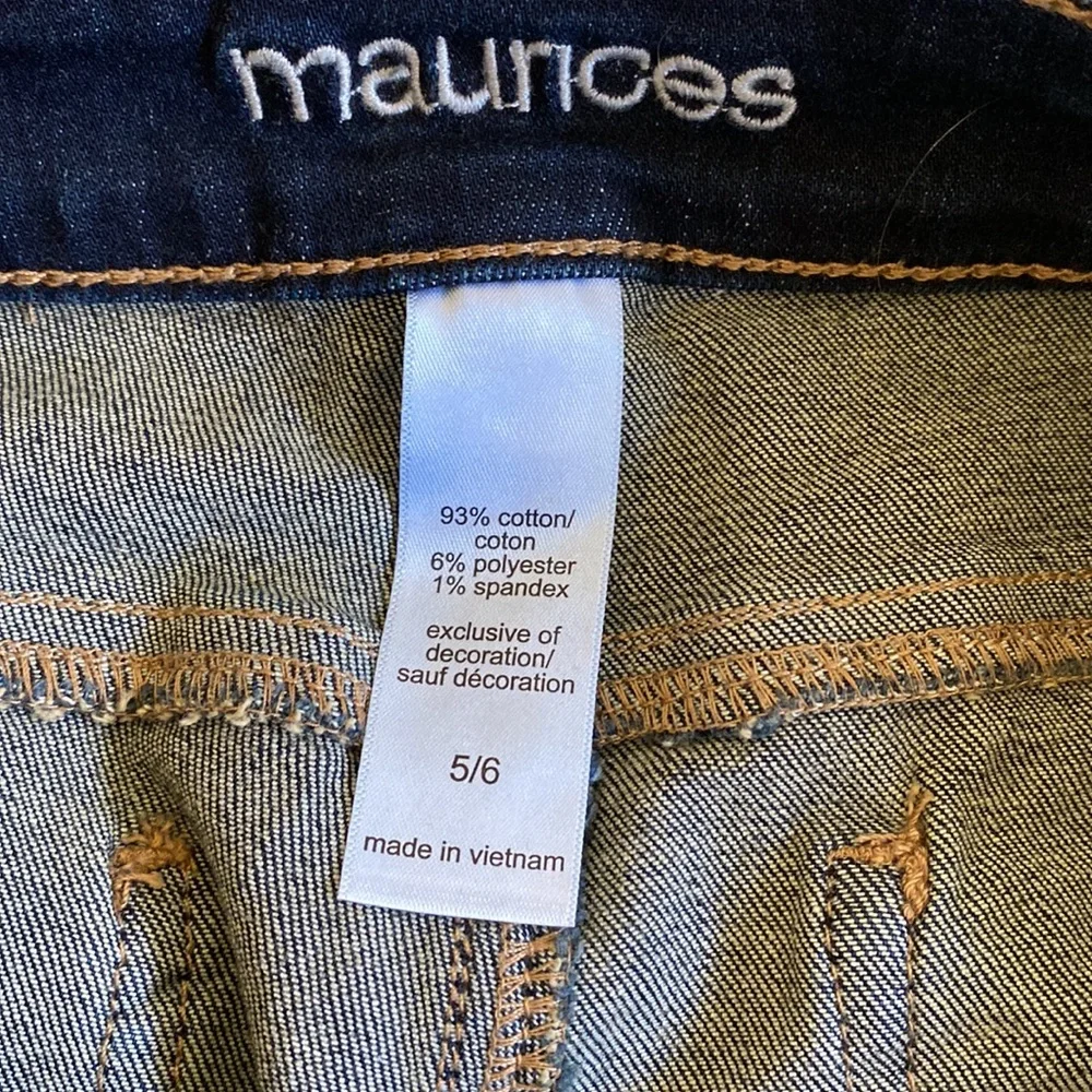 🩳NWOT Distressed Denim Shorts🩳 - Picture 5 of 6